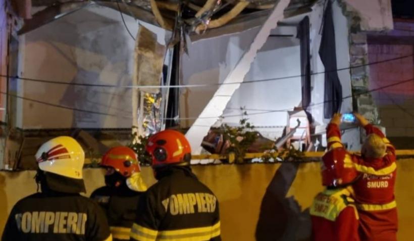 Explozie devastatoare într-un bloc din Craiova. O femeie a murit. Un etaj s-a prăbușit. A fost activat Planul Roșu de Intervenție