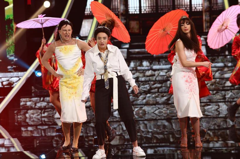 Ilona și Ristei, criză de râs în timpul repetițiilor de la Te cunosc de undeva!, pentru noile personaje de săptămâna aceasta: „Este un fel de Sandu Ciorbă, în chineză!” 18894836