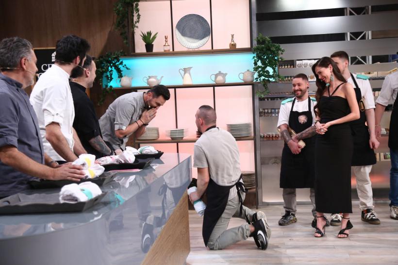 Jurații Chefi la cuțite și-au format echipele cu care intră în confruntările sezonului 13:  ei sunt concurenții aleși de cei patru Chefi 18894811