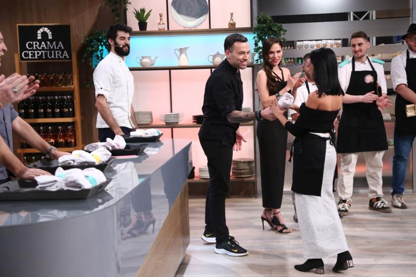 Jurații Chefi la cuțite și-au format echipele cu care intră în confruntările sezonului 13:  ei sunt concurenții aleși de cei patru Chefi 18894812