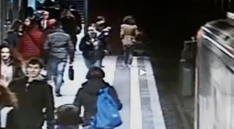 Trafic perturbat la metrou! Un călător a căzut pe șine la stația Obor
