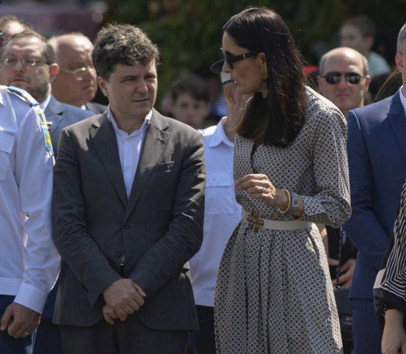 Limbaj dublu în tabăra progresistă. O caricatură a luptei anticorupție: cu listele pline de candidați „penali”, USR strigă „Hoții! Hoții!” 18894906