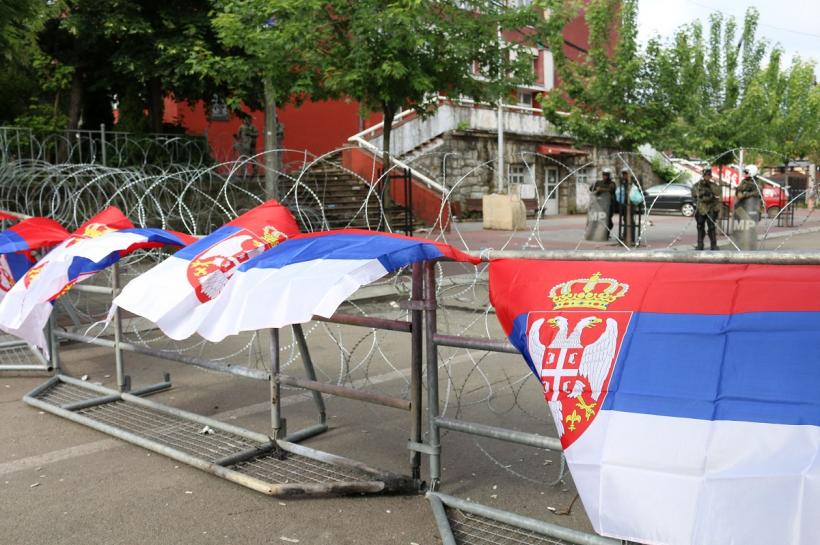 Tensiuni la cote maxime: Sârbii din Kosovo votează revocarea primarilor albanezi