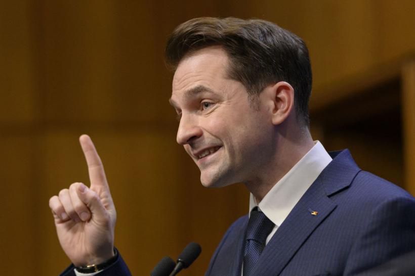 Se rupe coaliția la București! PSD și PNL renunță la Cătălin Cîrstoiu. Gabriela Firea și Sebastian Burduja întră în cursa pentru Primărie 18895425