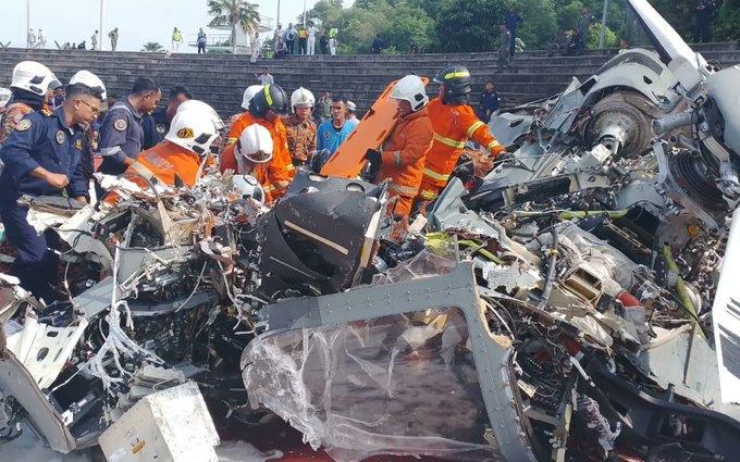 Tragedie aviatică: Două elicoptere militare s-au ciocnit în timpul unui exercițiu din Malaysia. Zece oameni au murit