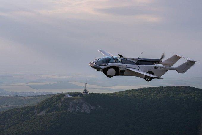 Legendarul Jean-Michel Jarre este primul pasager care a călătorit cu mașina zburătoare KleinVision