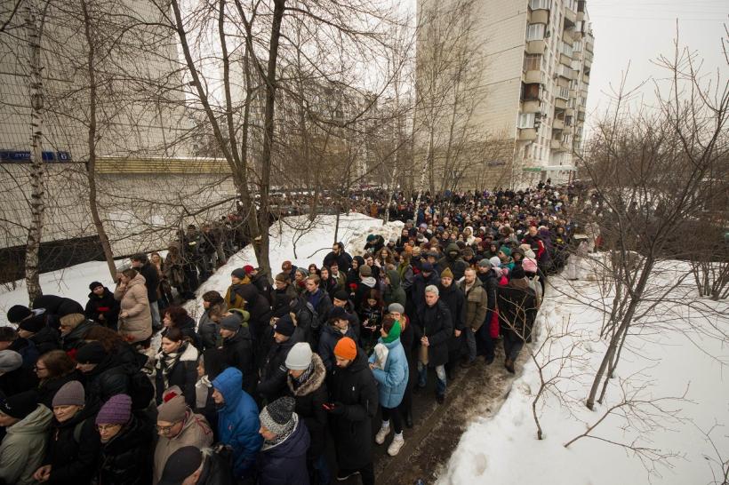 Regimul Putin - fără Dumnezeu! Preotul care a oficiat slujba de comemorare a lui Navalnîi a fost suspendat 18895652