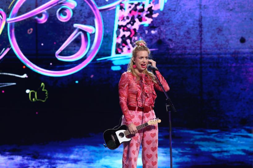 Jessica Karlen, din Suedia, direct pe scena iUmor, cu un super moment de stand-up comedy, duminică, de la ora 20:00, la Antena 1. Delia: ,,Ești minunată, delicioasă, momentul tău a fost magic!” 18895985