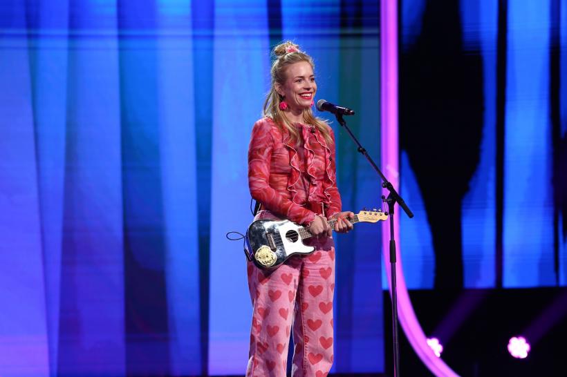 Jessica Karlen, din Suedia, direct pe scena iUmor, cu un super moment de stand-up comedy, duminică, de la ora 20:00, la Antena 1. Delia: ,,Ești minunată, delicioasă, momentul tău a fost magic!” 18895986