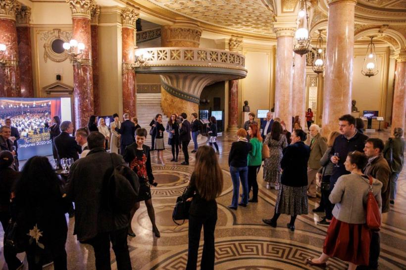 Istoria pe care o vrem, o facem împreună: Filarmonica George Enescu și Ateneul Român își propun să devină inima culturală a Bucureștiului, un punct de conectare a României la pulsul muzicii, ideilor și valorilor universale 18896072