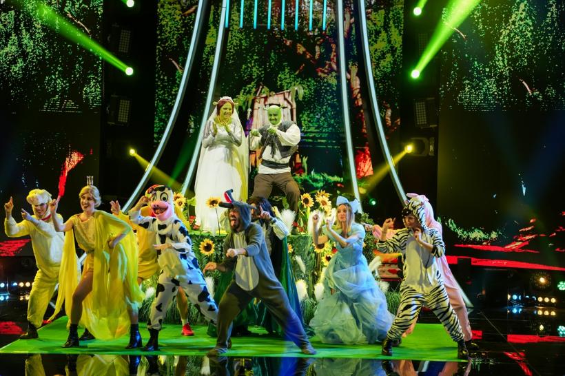 Noaptea Târziu se reunește pe scena Te cunosc de undeva, într-un moment desprins din basme. Emi: „Copilul meu interior este foarte, foarte fericit cu acest moment!” 18896065