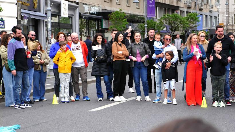 Weekend spectaculos la „Străzi deschise, București – promenadă urbană”. Damian Drăghici, Ozana Barabancea, Irina Sârbu susțin reprezentații live pe Calea Victoriei și în Drumul Taberei 18896164