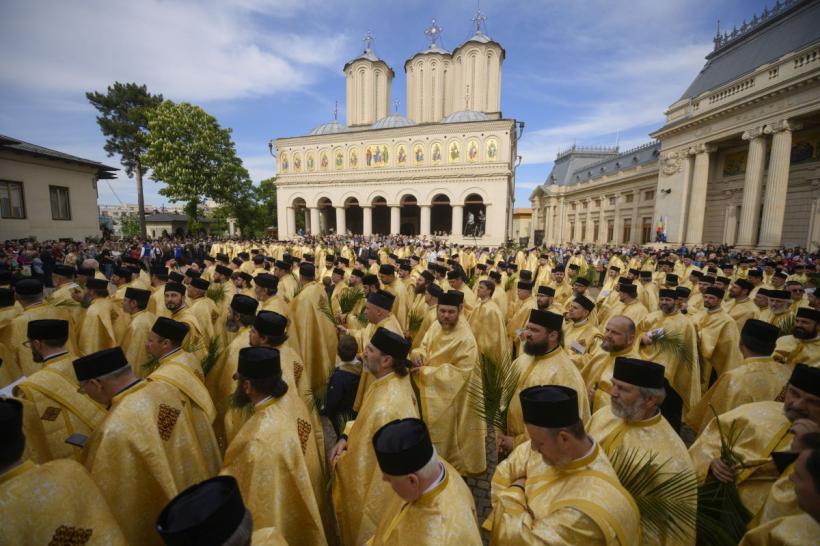 Andrew și Tristan Tate, surprinși la Pelerinajul de Florii din București 18896322