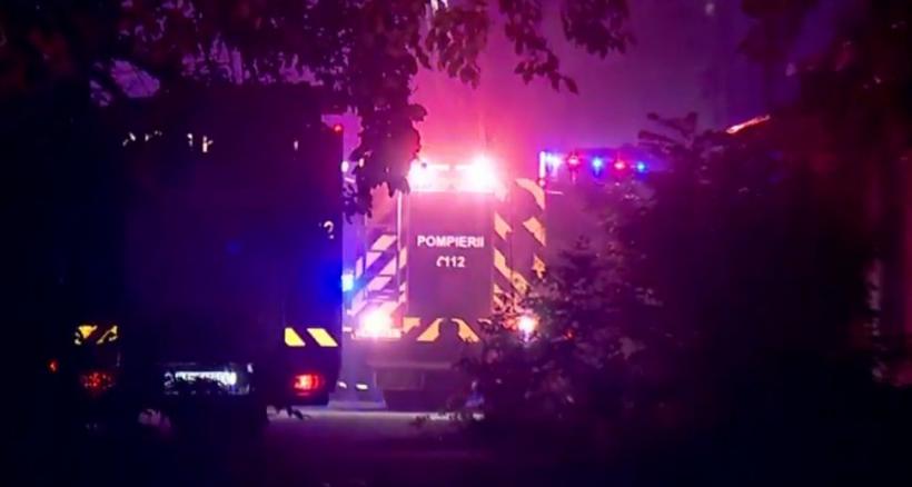 Fumul degajat de incendiul devastator din Bucureşti este toxic! "Ne confruntăm cu un incident grav. Recomandăm cetățenilor să rămână în interior" 18896473