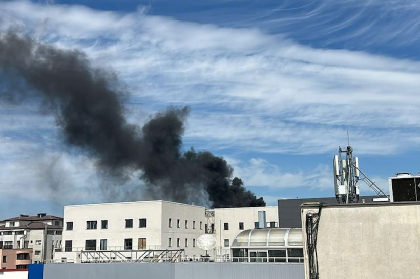 UPDATE Incendiu de proporții în cartierul Aviației din Capitală