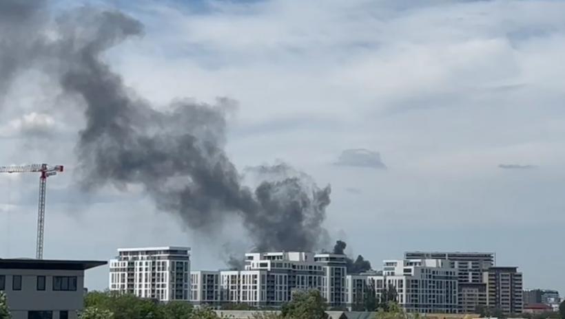 UPDATE Incendiu de proporții în cartierul Aviației din Capitală 18896396