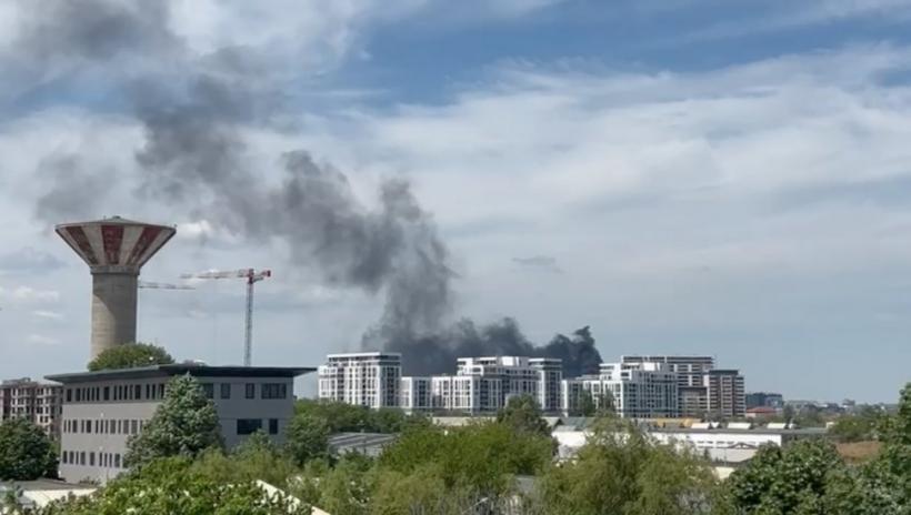 UPDATE Incendiu de proporții în cartierul Aviației din Capitală 18896397