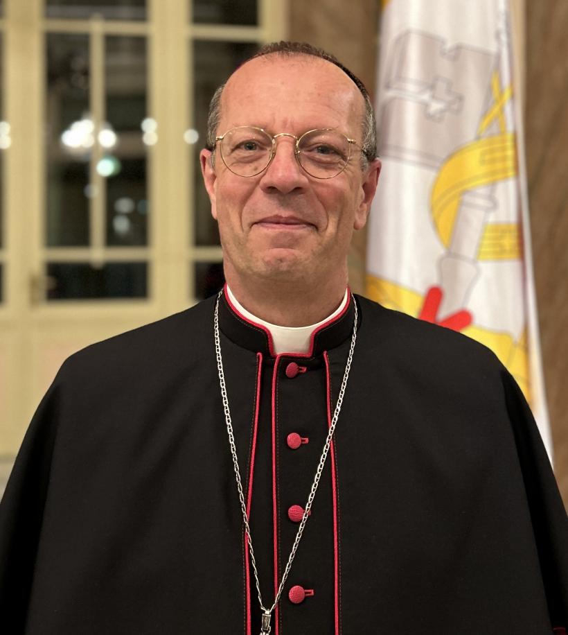 Arhiepiscopul Giampiero Gloder, Ambasadorul agreat al Sfântului Scaun în România, a sosit la București 18896600