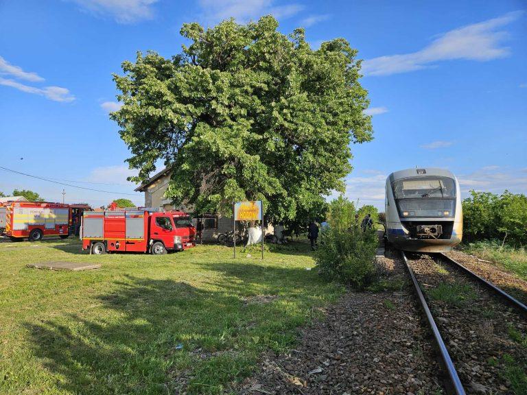 Un tren a luat foc, lângă Timișoara. Zeci de călători s-au autoevacuat