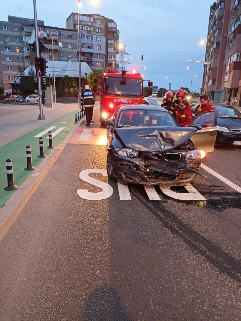 Accident grav la Alba Iulia. Trei victime au ajuns la spital, printre care și un copil 18896793
