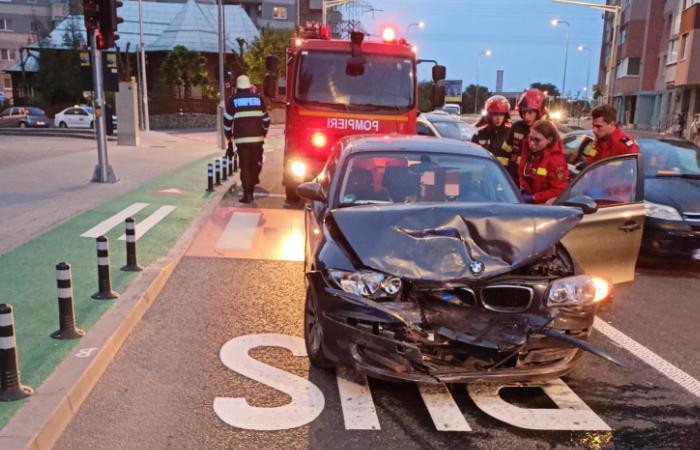 Accident grav la Alba Iulia. Trei victime au ajuns la spital, printre care și un copil 18896794