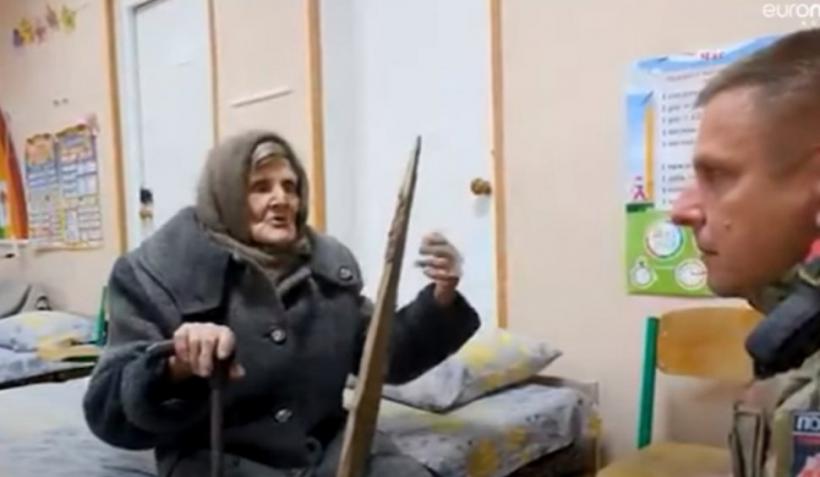 O bunică de 98 de ani a mers pe jos 10 km pentru a fugi de bombardamentele rușilor: "Nu mi-a mai rămas nimic" 18896720