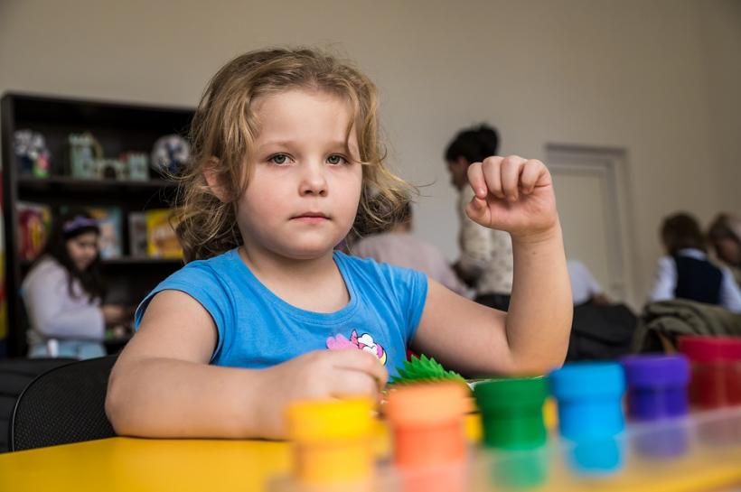 Jumătate dintre românii plecați la muncă în străinătate nu au bani de întors. Rezultatele sărăciei: divorțuri, violență și copii abandonați 18896624