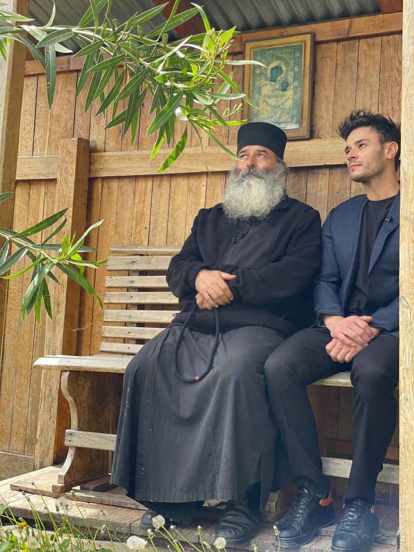 În noaptea de Înviere, Antena Stars difuzează emisiunea-documentar: „Muntele Athos - Punte între cer şi pământ”, filmată chiar pe Muntele Sfânt 18897034