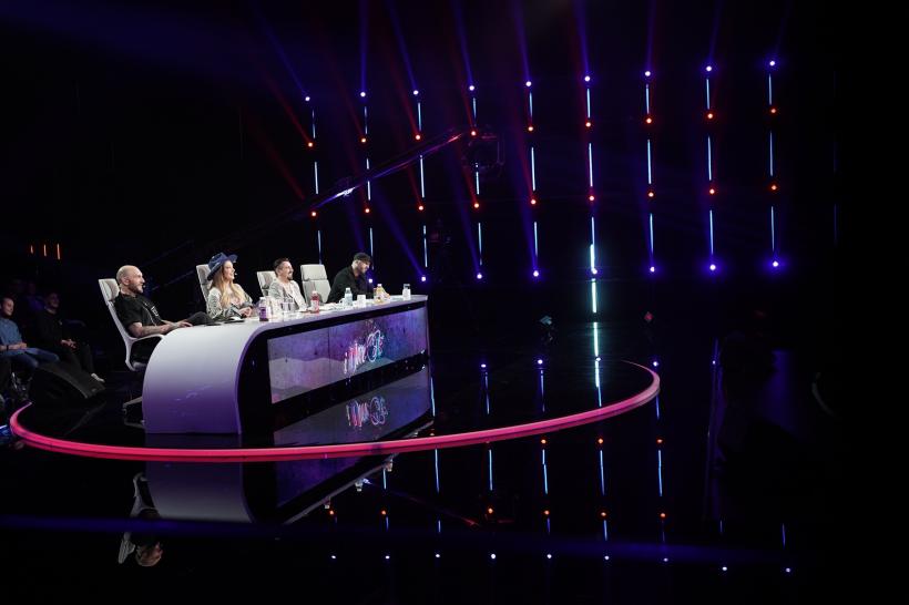 Radu Pietreanu, invitat în Gala România, ești Campioană!, în ediția specială de Paște difuzată duminică, de la ora 20.00, la Antena 1. „Sunt mândru că sunt român, pentru că România este, în sfârșit, campioană, în Europa, la... băutură!” 18897057