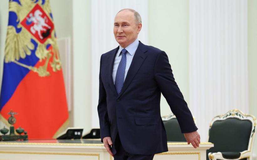 Putin a participat la slujba de Înviere alături de zeci de credincioşi din Moscova