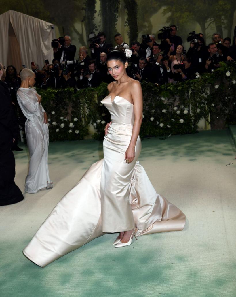 Met Gala 2024, cea mai strălucitoare petrecere de modă din lume. Cum au apărut Nicole Kidman, Shakira, Ariana Grande sau Meg Ryan 18897414