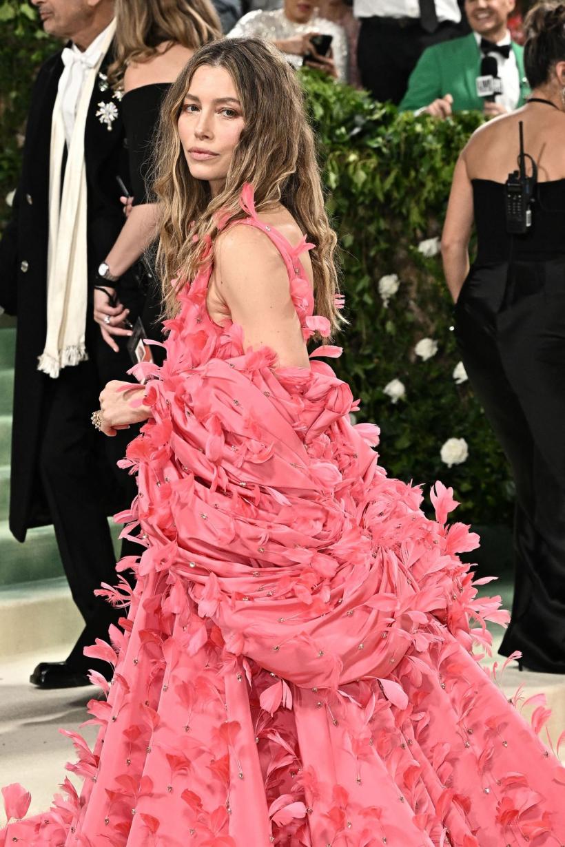 Met Gala 2024, cea mai strălucitoare petrecere de modă din lume. Cum au apărut Nicole Kidman, Shakira, Ariana Grande sau Meg Ryan 18897421
