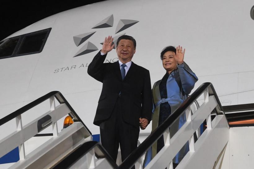 Xi Jinping a ajuns în Ungaria. Viktor Orban l-a întâmpinat pe aeroport  18897584