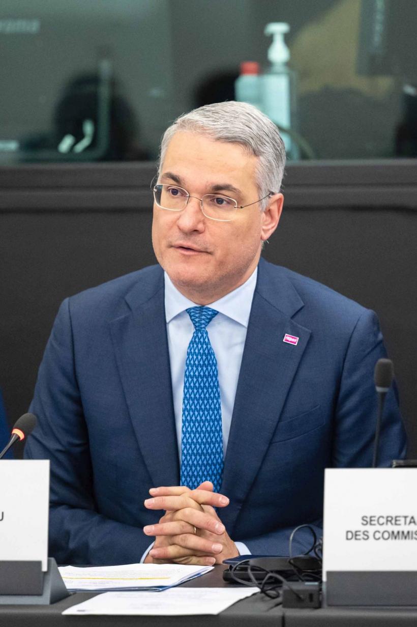 Oferta lui Cioloș pentru europarlamentare. Candidați plătiți regește din banii contribuabililor sau personaje fără venituri în ultimul an 18897692