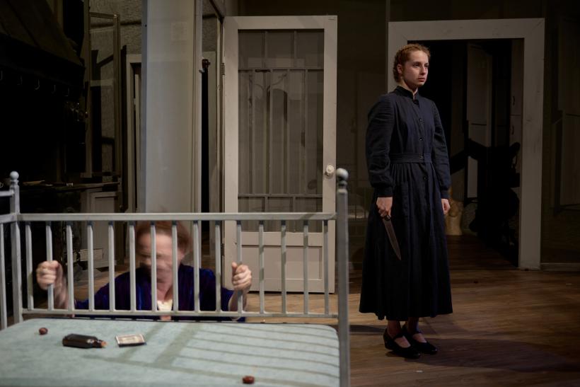 Spectacolul Édes Anna invitat la Festivalul de Teatru DESZKA din Debrecen! 18897923