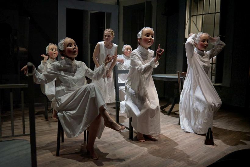 Spectacolul Édes Anna invitat la Festivalul de Teatru DESZKA din Debrecen! 18897992