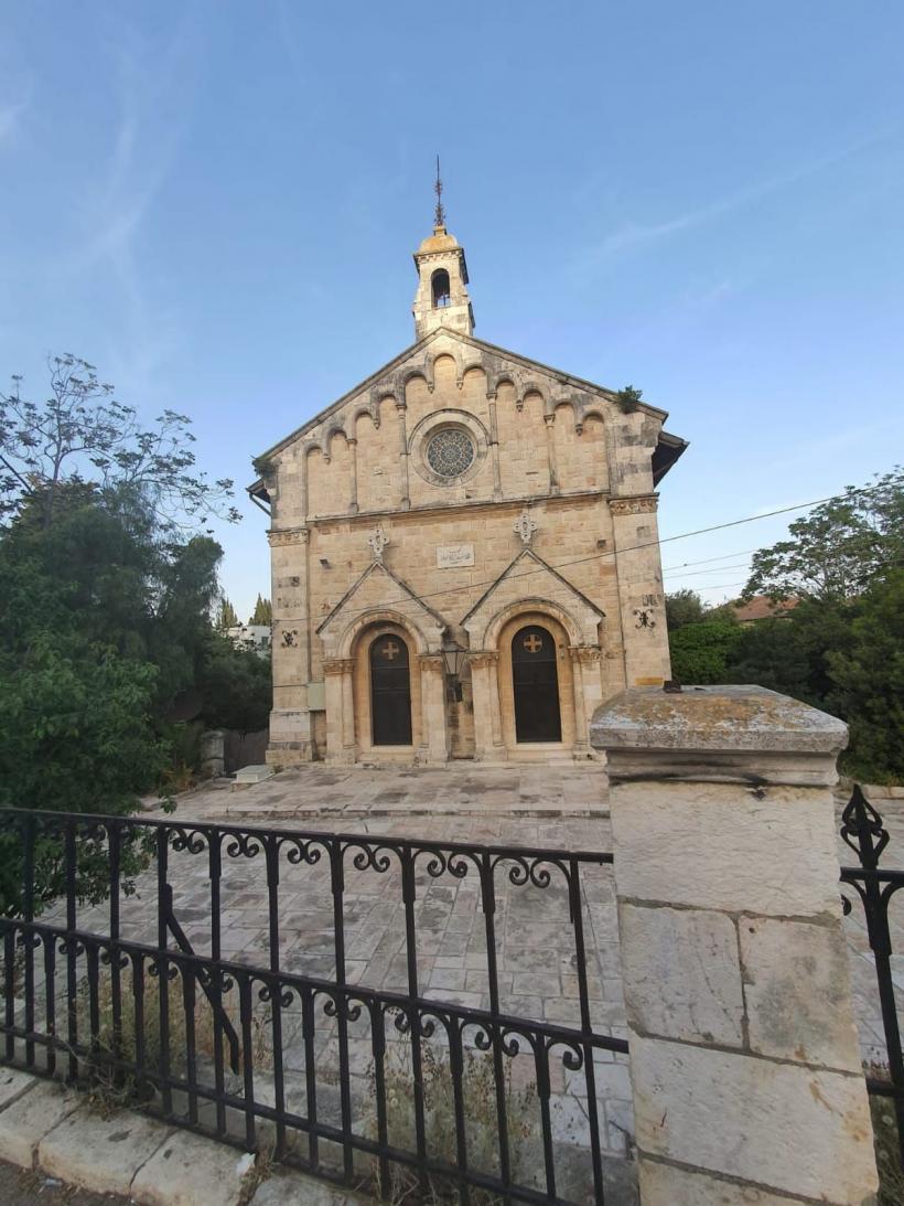 Când crucea atrage bolovani. Patimile călugărilor români din Țara Sfântă 18898092