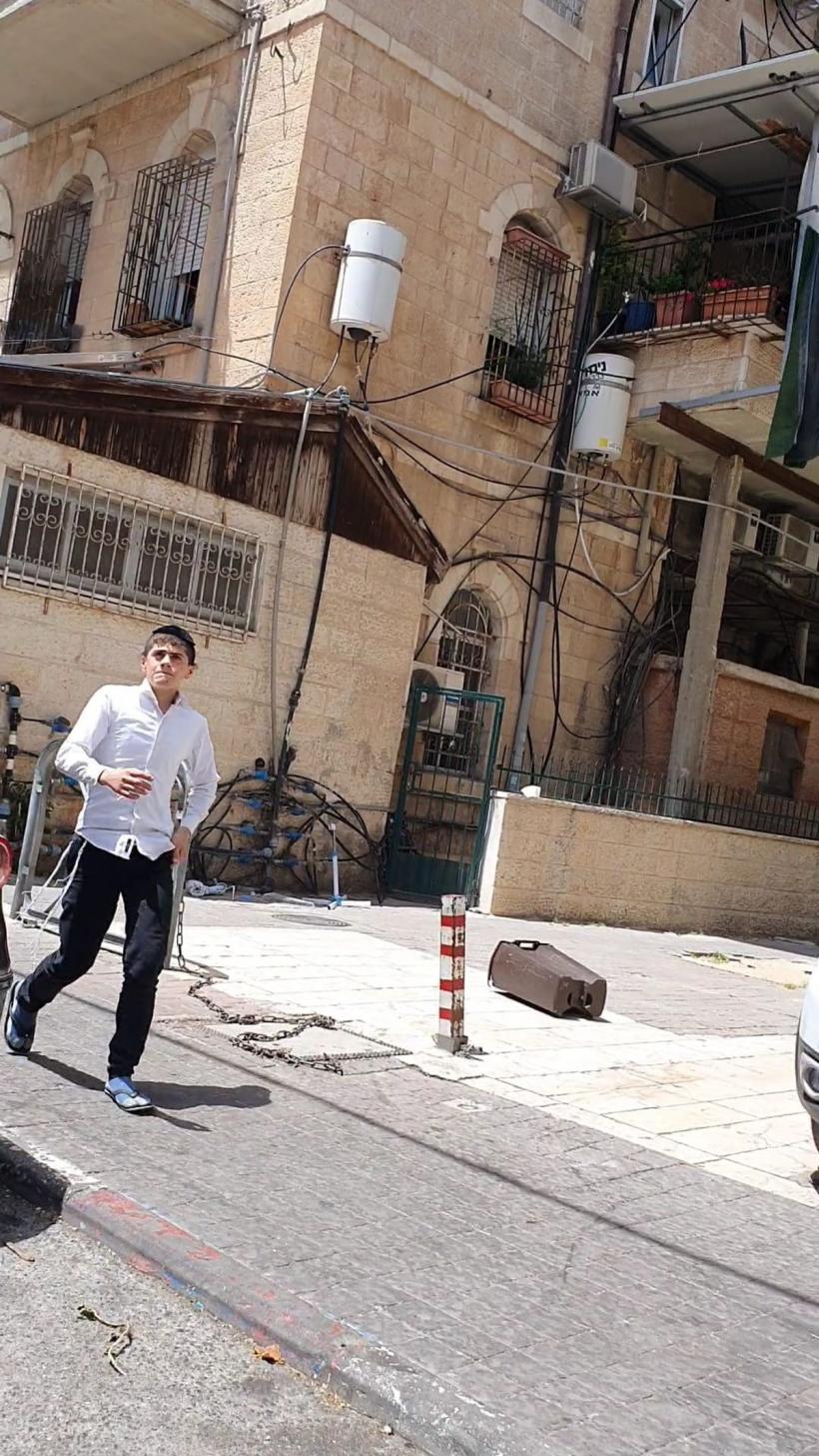 Când crucea atrage bolovani. Patimile călugărilor români din Țara Sfântă 18898097