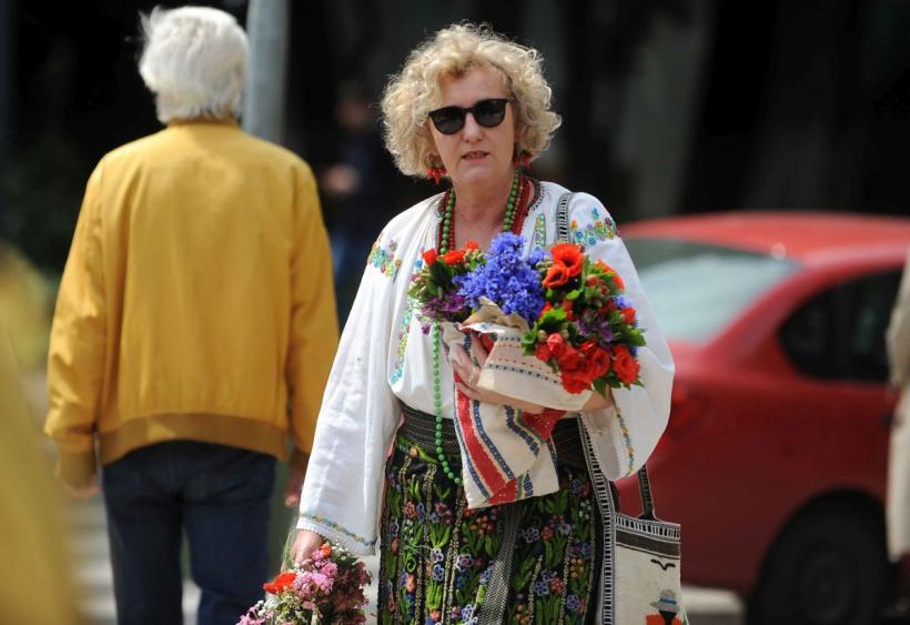 Parada „Domnițe cu altițe” de Ziua Naționala a Costumului Tradițional din România 18898260