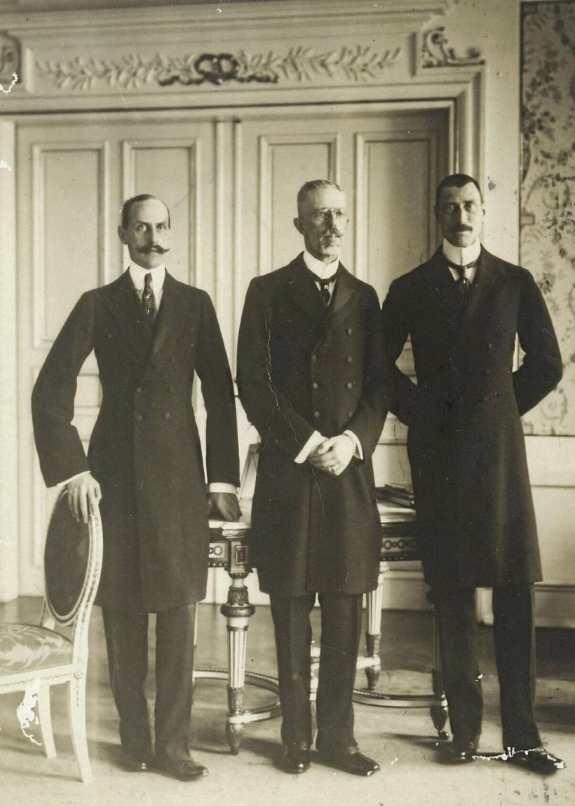 Regii Nordului, păpuși și bărbați în bătaia puștii naziste 18898211