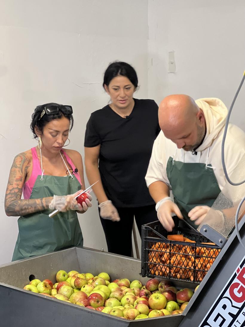 Poftiți pe la noi: Poftiți în Dobrogea! este invitația pe care Nea Marin o lansează către telespectatori 18898480