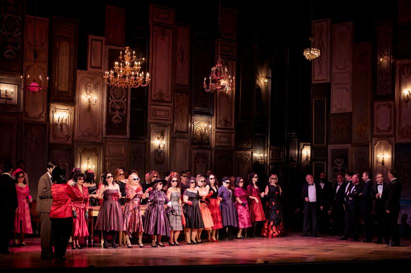 Cele mai îndrăgite spectacole de operă (La Traviata de Verdi și Tosca de Puccini) și balet (Lacul lebedelor de Ceaikovski), la mijloc de mai, pe scena Operei Naționale București