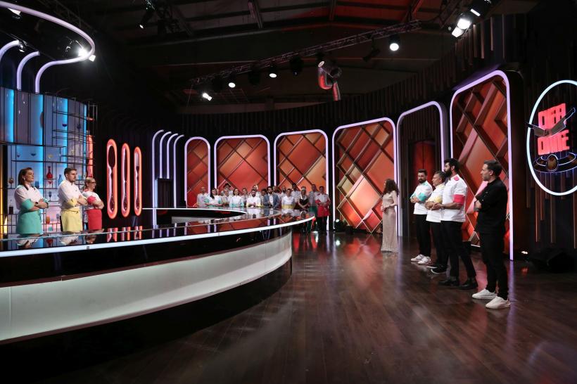 Marele câștigător al sezonului 13 Chefi la cuțite. Mihai Dragomir a câștigat marele premiu în valoare de 30.000 de euro. 18898711