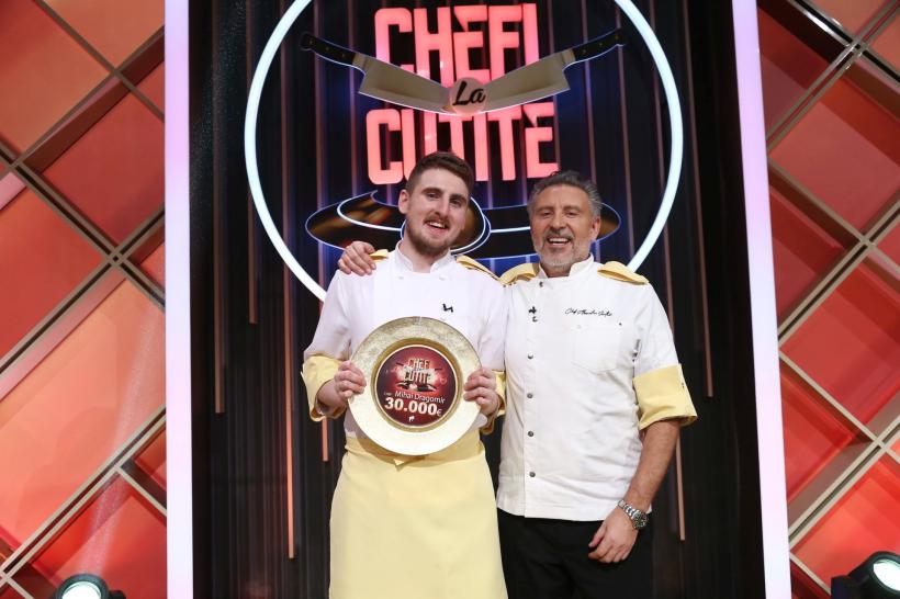 Marele câștigător al sezonului 13 Chefi la cuțite. Mihai Dragomir a câștigat marele premiu în valoare de 30.000 de euro. 18898716