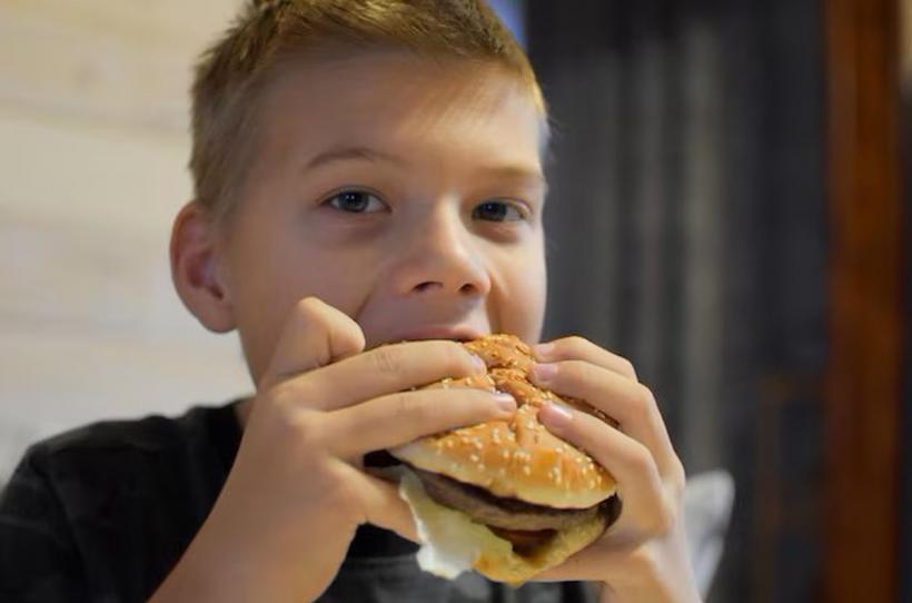 Pizza devine ilegală: interzisă vânzarea către minori, pe o rază de 500 m în jurul școlilor  18898581