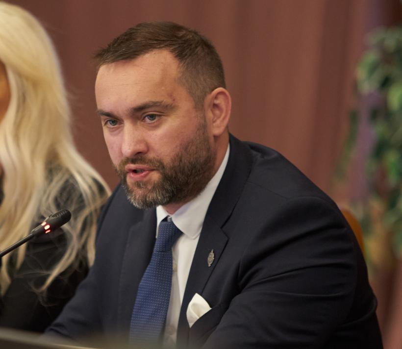 Legea care ar obliga statul să-și achite datoriile către cetățeni și firme, sub sancțiunea executării silite, zace de trei ani în Parlament 18898780