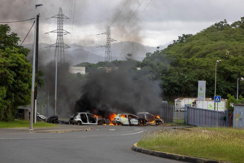 Momente dramatice: oamenii blocați în Noua Caledonie au rămas fără mâncare din cauza revoltelor violente 18899001
