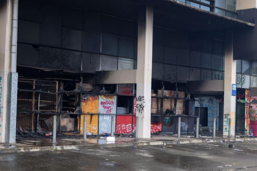 Momente dramatice: oamenii blocați în Noua Caledonie au rămas fără mâncare din cauza revoltelor violente 18899003