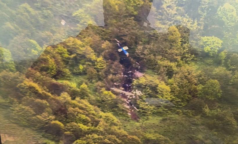 Primele imagini cu epava elicopterului prăbușit în care a murit președintele iranian  18899299