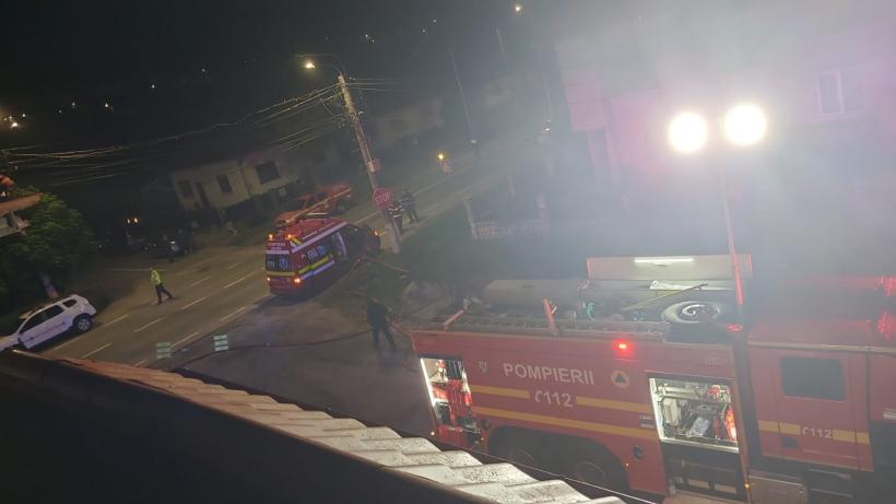 Incendiu violent la o tâmplărie din Aiud, s-a extins la o pensiune. 16 persoane au fost evacuate. 18899994